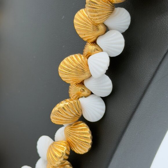 Vintage Double Twist Gold Tone White Plastic Sea Shell Beaded Necklace 20" - Picture 5 of 13